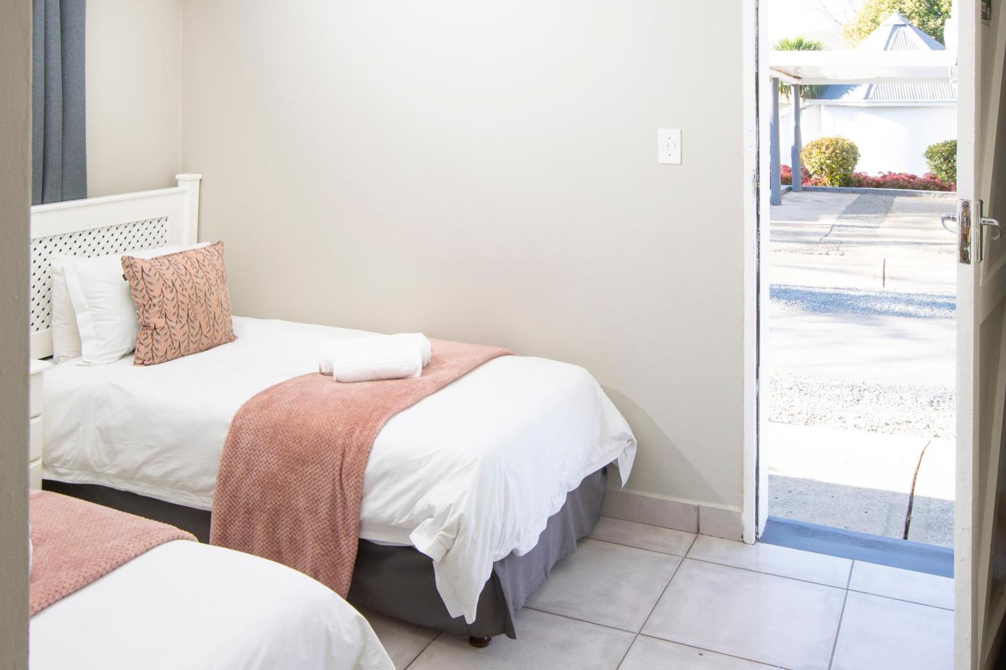 קוקסטאד Mount Currie Inn מראה חיצוני תמונה