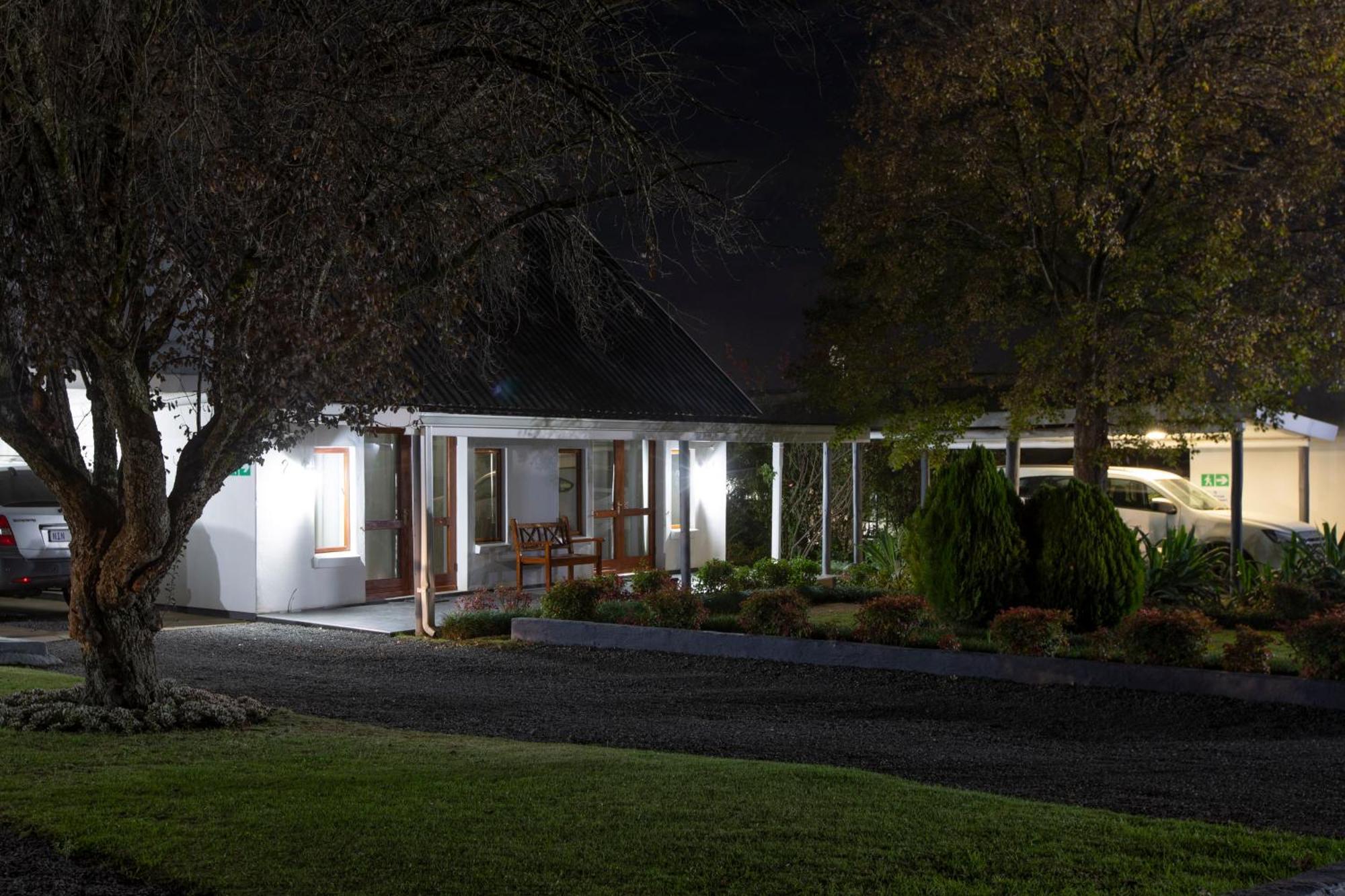 קוקסטאד Mount Currie Inn מראה חיצוני תמונה