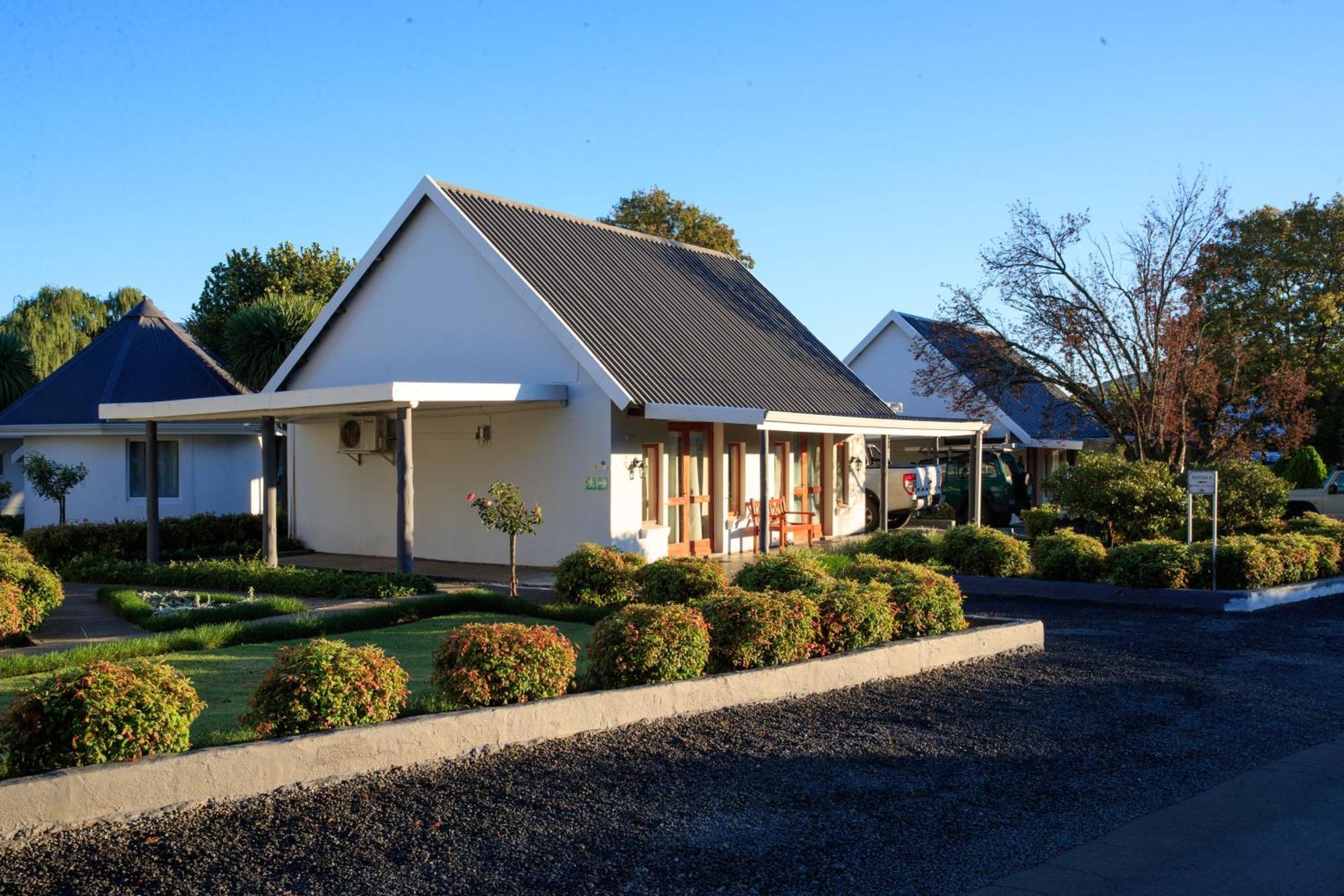 קוקסטאד Mount Currie Inn מראה חיצוני תמונה