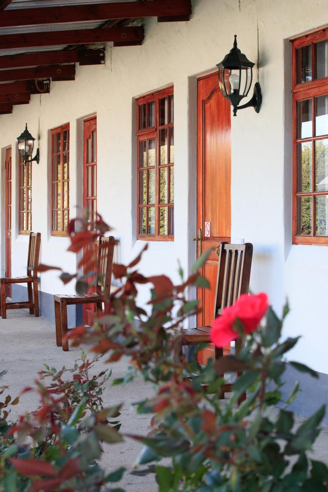 קוקסטאד Mount Currie Inn מראה חיצוני תמונה