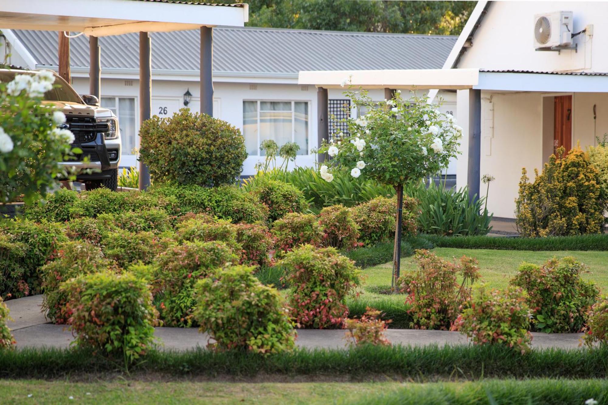 קוקסטאד Mount Currie Inn מראה חיצוני תמונה